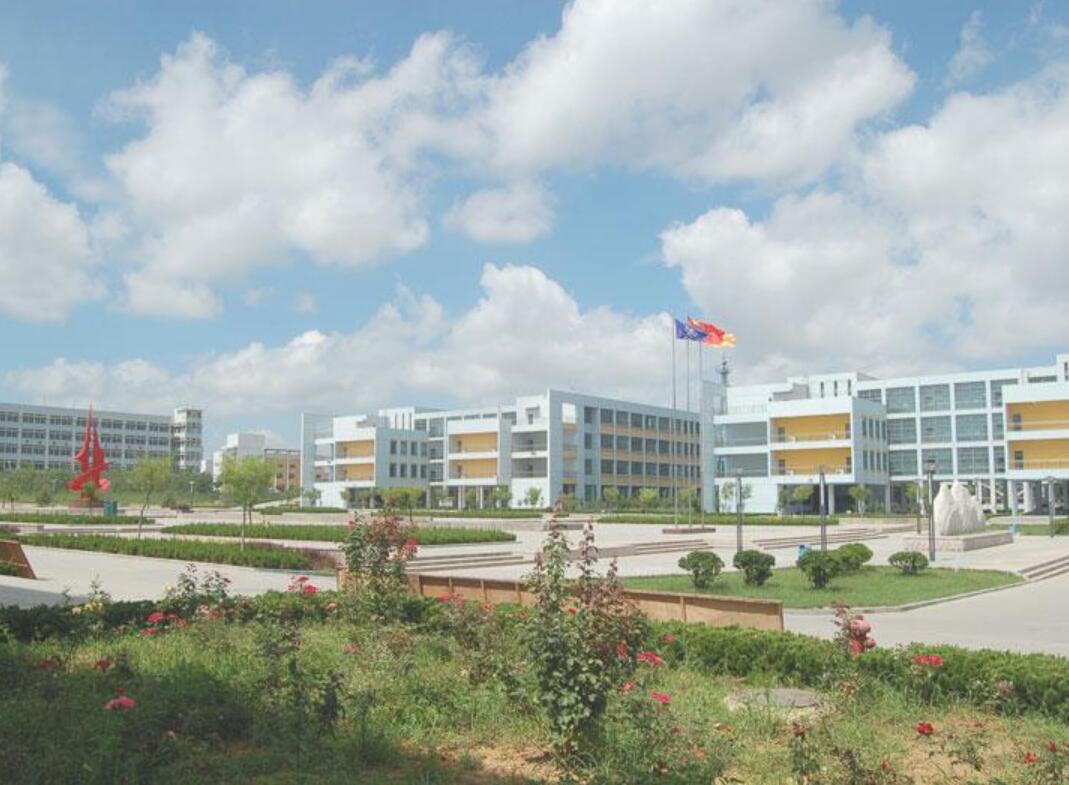 乐山商务技工学校